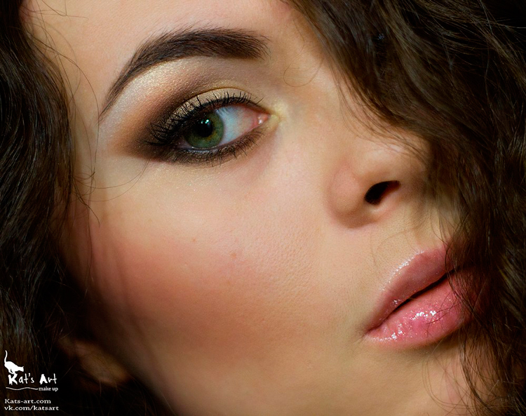 Дневной макияж для брюнеток с зелеными глазами